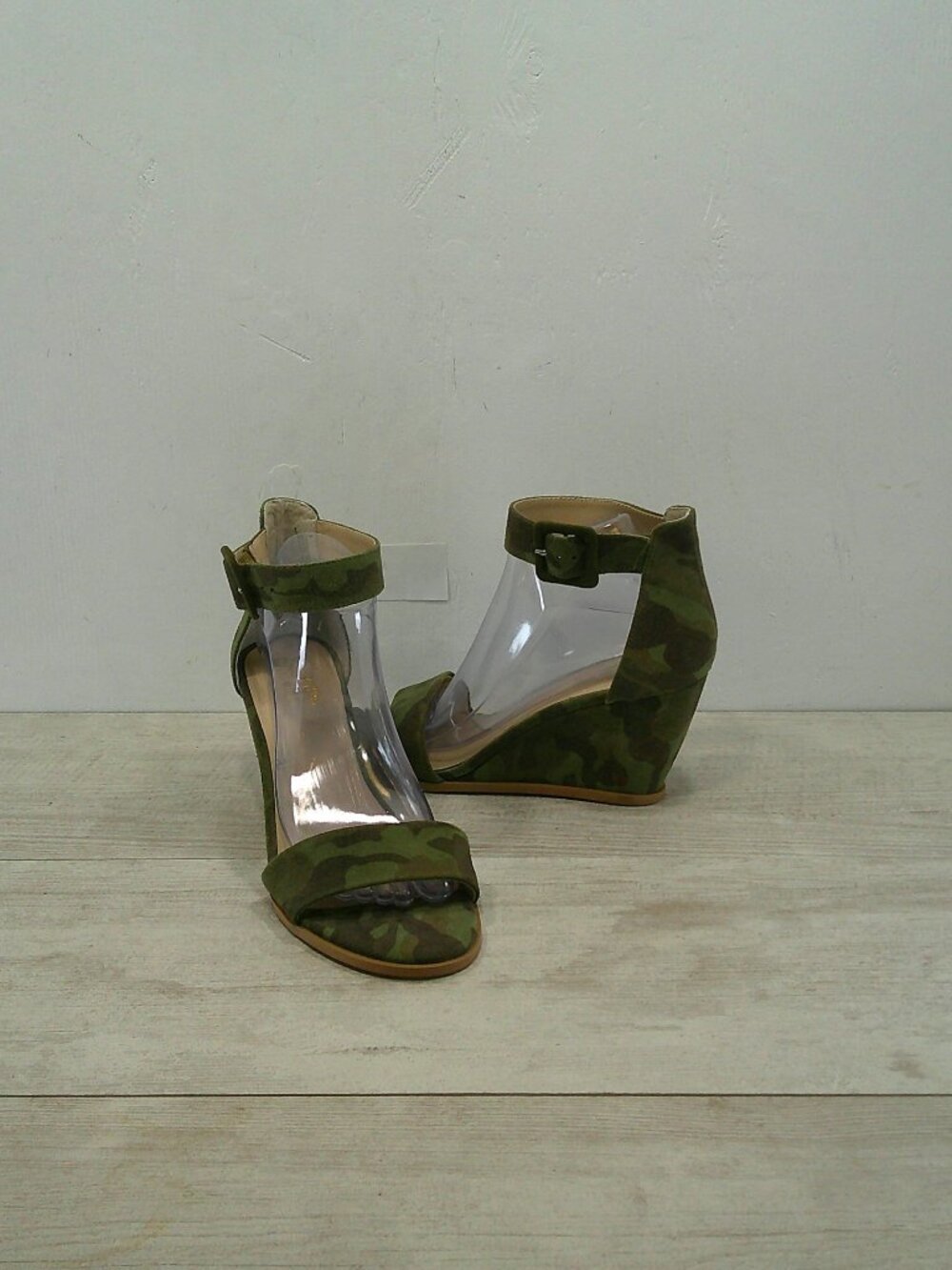 Sexy Seychelles Cloud Nine Army Green Camo Suede Wedge Sandal Size 9
